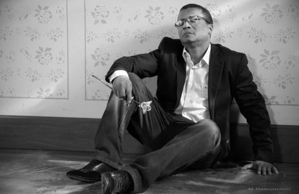 Antonio C&acirc;ndido lan&ccedil;ou o primeiro CD em 2012 e agora, com o incentivo de seu professor de m&uacute;sica, lan&ccedil;a um single, 'Grandma?s Hands'  ( Divulgação)