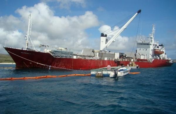 Navio, de bandeira equatoriana, encalhou em 9 de maio em frente a Puerto Baquerizo Moreno, na ilha San Crist&oacute;bal (France Press)