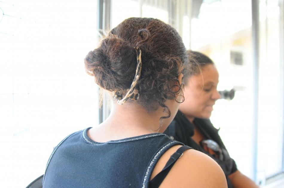 A m&atilde;e Ana C&eacute;lia de Jesus Fagundes foi com a filha at&eacute; a Delegacia de Defesa da Mulher para registra a ocorr&ecirc;ncia de agress&atilde;o (Élcio Alves/AAN)