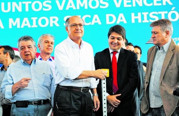 Governador acionou sistema de bombeamento para retirada do volume morto do Jaguari-Jacare&iacute; ( Carlos Sousa Ramos/AAN)