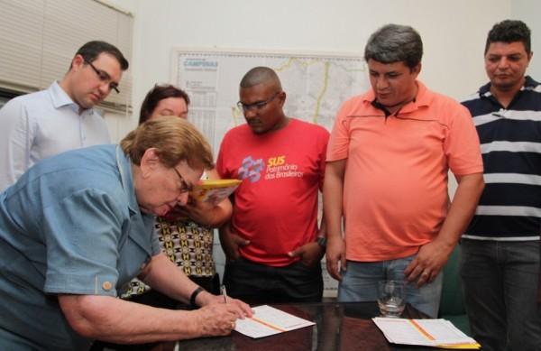 Luiza Erundina durante a cerim&ocirc;nia de filia&ccedil;&atilde;o do PSB em Campinas ( Rodrigo Zanotto/Especial para AAN)