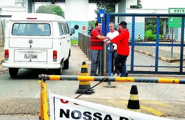 Entrada no pres&iacute;dio no complexo Campinas-Hortol&acirc;ndia barrada pela greve ( Dominique Torquato/AAN)