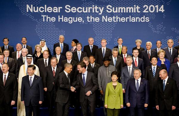 Representantes dos pa&iacute;ses participantes - entre os quais figuram Israel, o Jap&atilde;o e a Turquia, mas n&atilde;o a R&uacute;ssia nem a China (John Thys/AFP)