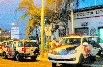 Policiais apresentaram a ocorr&ecirc;ncia e a droga na delegacia da cidade (Jaqueline Harumi/AAN )