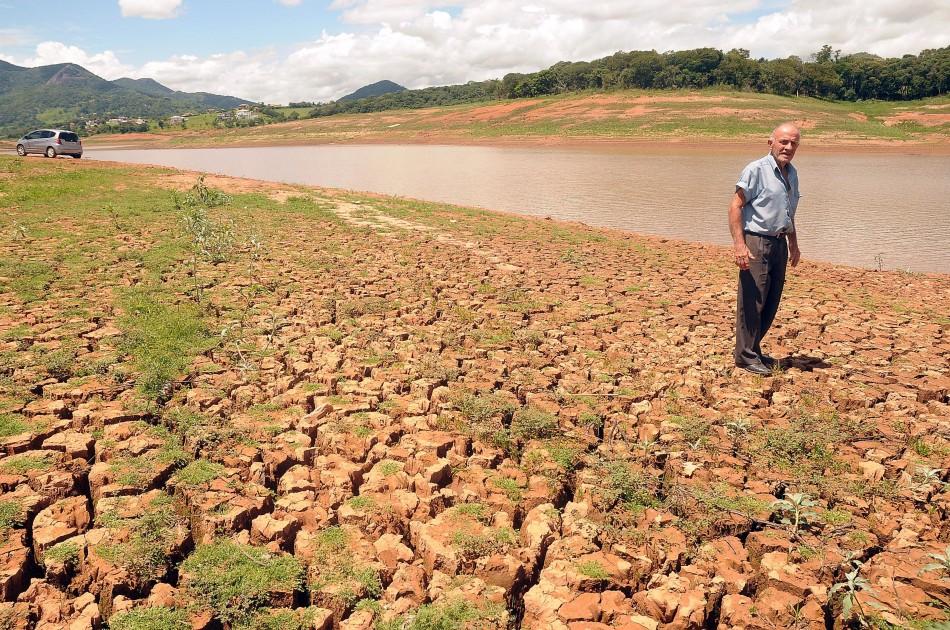 Represa Jaguari est&aacute; apenas com apenas 7,5% de sua capacidade de armazenamento ( Carlos Sousa Ramos/AAN)