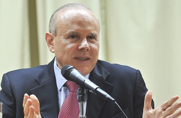 O ministro da Fazenda, Guido Mantega, ser&aacute; convidado pela comiss&atilde;o de Fiscaliza&ccedil;&atilde;o Financeira e Controle da C&acirc;mara para falar sobre os neg&oacute;cios da Petrobras (Agência Brasil)