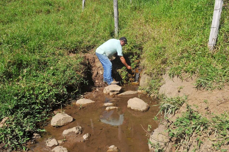 Nascentes que formam o Rio Jaguari est&atilde;o secando em Extrema (MG) ( César Rodrigues/AAN)