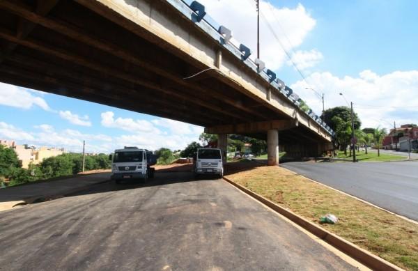Local onde funcionava ecoponto, sob o viaduto da Avenida Carlos Grimaldi, na continua&ccedil;&atilde;o da Rua Ari Barroso, ganhou nova configura&ccedil;&atilde;o vi&aacute;ria  (Élcio Alves/ AAN)