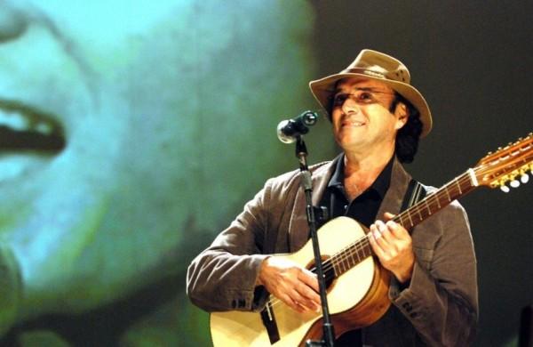 O violeiro, cantor, compositor e instrumentista Almir Sater ( Divulgação)