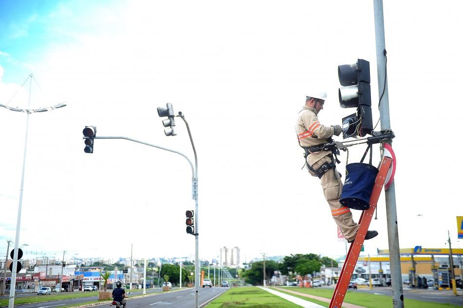 Prefeitura de Americana espera substituir todas as l&acirc;mpadas dos sem&aacute;foros por LEDs em tr&ecirc;s meses  (Flávio Oliveira/Prefeitura de Americana)