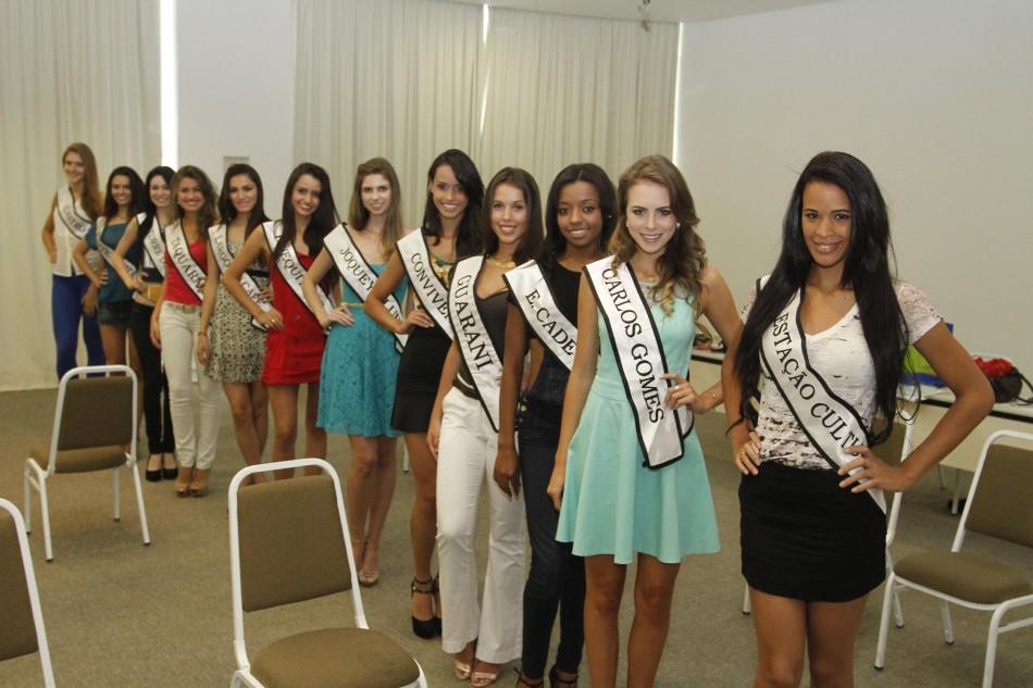 Candidatas ensaiam para o concurso Missa Campinas 2014 ( Gustavo Tilio/Especial para a AAN)