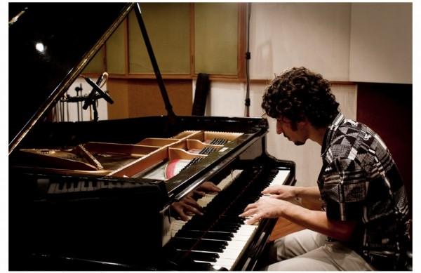O pianista Andr&eacute; Marques, de Sorocaba, toca em Campinas (Divulgação/Dani Gurgel)