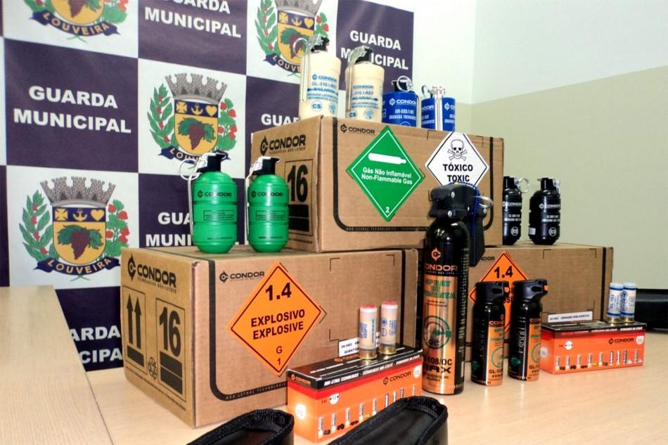 Spray de pimenta, granadas de luz e som, de pimenta, de g&aacute;s lacrimog&ecirc;neo e granadas para treinamentos foram entregues para a Guarda Municipal de Louveira ( Divulgação)