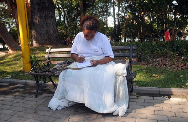 Na Lagoa do Taquaral, mulher dedica vida à pregação  ( Carlos Sousa Ramos/AAN)