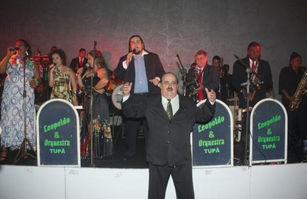 O maestro Leopoldo e a Orquestra Tup&atilde;: no repert&oacute;rio, rimtos como samba, mambo, forr&oacute;, merengue e ch&aacute;-ch&aacute;-ch&aacute; ( Divulgação)