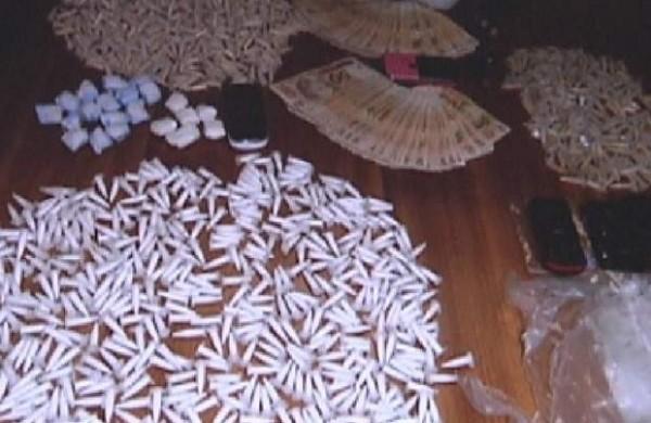 Droga, dinheiro e celulares foram apreendidos pela Pol&iacute;cia (Divulgação/Polícia Civil)