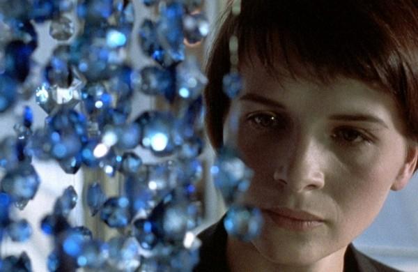 A atriz Juliette Binoche em cena do filme 'A Liberdade &eacute; Azul', do polon&ecirc;s Krzysztof Kieslowski ( Divulgação)