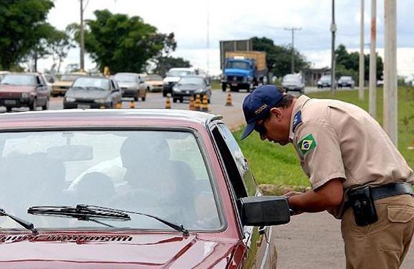 Acidentes em estradas federais deixam 136 mortos no feriado (Agência Brasil)