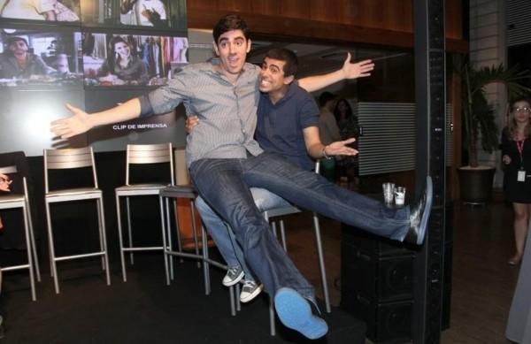 Marcius Melhem e Marcelo Adnet em cena do novo programa global 'T&aacute; No Ar: A TV na TV' ( Divulgação)
