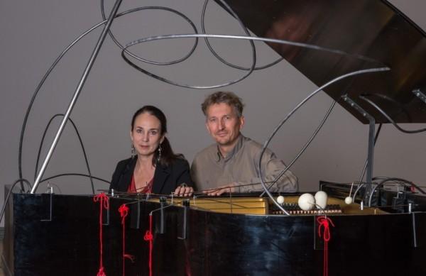 Os m&uacute;sicos Eva Sid&eacute;n e Jens Hedman: m&uacute;sica eletroac&uacute;stica ( Divulgação)