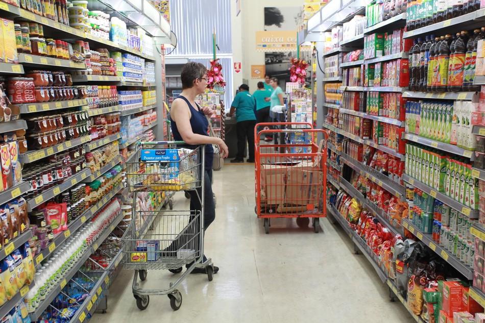 Estiagem provoca alta de pre&ccedil;o nos supermercados e assusta os consumidores ( Leandro Ferreira/AAN)
