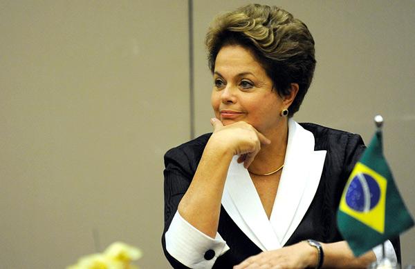Veto de Dilma na LDO abre brecha para afrouxar controle de gastos de obras (Agência Brasil)