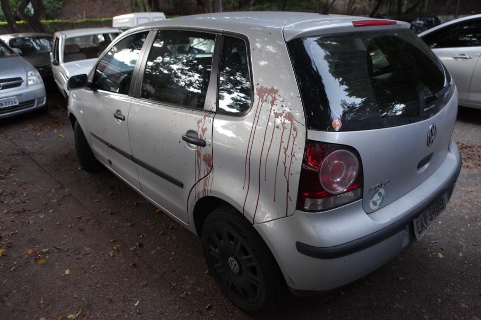 Carro da vítima ficou com as marcas da violência que ocorreu na Avenida Nossa Senhora de Fátima, no Taquaral ( Rodrigo Zanotto/Especial para AAN)