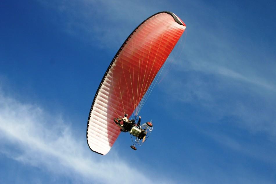 Campeonato mundial de paramotor ser&aacute; realizado at&eacute; segunda-feira em Ara&ccedil;atuba ( Divulgação)