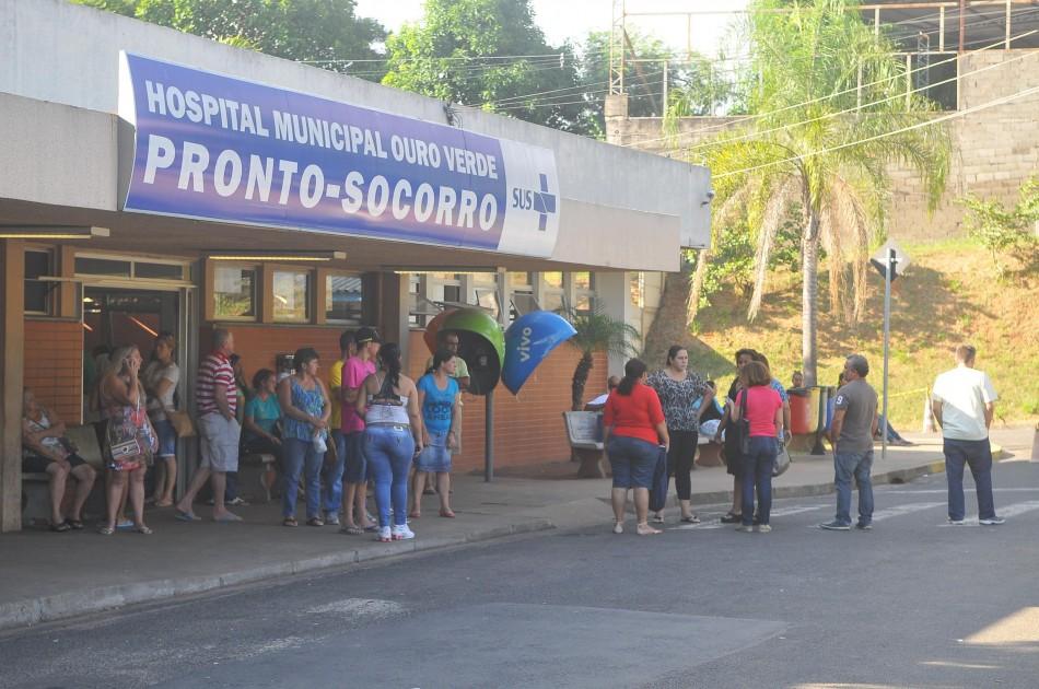 Pacientes do Ouro Verde reclamaram que havia apenas um m&eacute;dico trabalhando e espera chegava a 12 horas ( César Rodrigues/AAN)