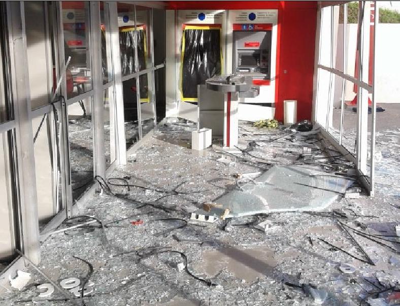 Explos&atilde;o destruiu o caixa eletr&ocirc;nico  ( Divulga&ccedil;&atilde;o)