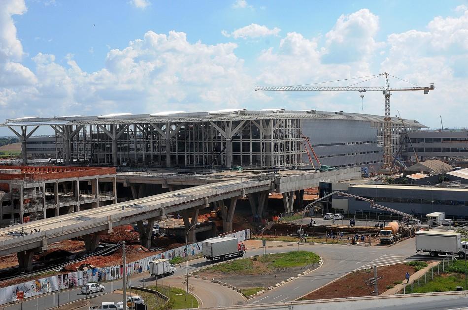 Movimenta&ccedil;&atilde;o no canteiro de obras do novo terminal de passageiros, que ampliar&aacute; a capacidade do Aeroporto Internacional de Viracopos ( Carlos Sousa Ramos/AAN)