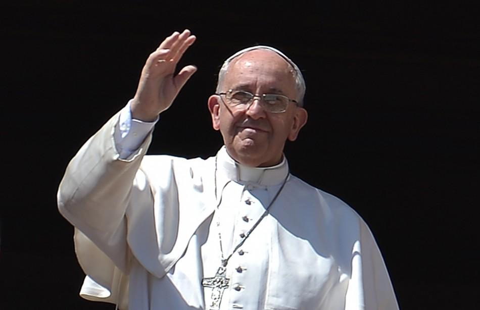 Francisco celebrou neste domingo (20) na pra&ccedil;a de S&atilde;o Pedro, Vaticano, sua segunda missa de P&aacute;scoa como pont&iacute;fice (AFP)
