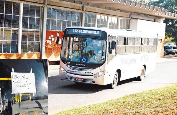 &Ocirc;nibus do Grupo Metr&oacute;polis circula em Jaguari&uacute;na;motorista diz ter colocado aviso sobre freios para alertar a pr&oacute;pria empresa ( César Rodrigues/AAN)