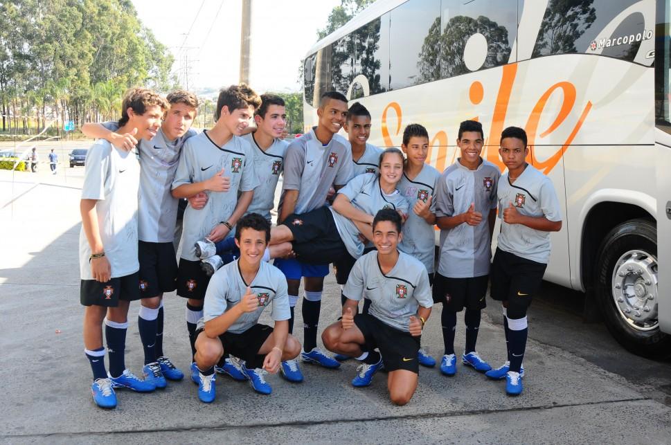 Estudantes da rede municipal de ensino tiveram a oportunidade de estar com Cristiano Ronaldo e a sele&ccedil;&atilde;o portuguesa (Elcio Alves/ AAN)