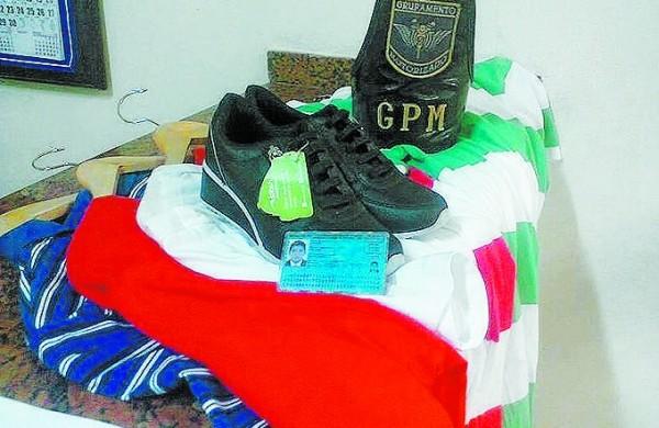Roupas e par de t&ecirc;nis foram recuperados e devolvidos as duas lojas ( Divulgação)