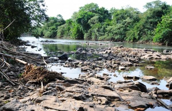 Cinquenta porcento da &aacute;gua consumida em Valinhos &eacute; captada do Rio Atibaia  ( Janaína Ribeiro/Especial a AAN )