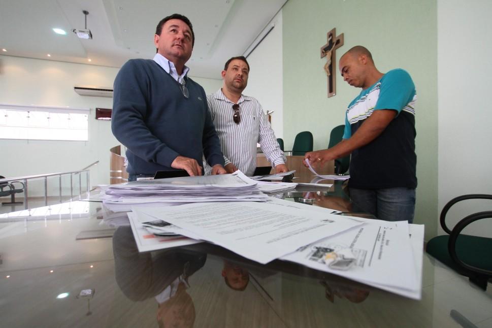 Vereadores de Santo Antonio de Posse retomaram os trabalhos da CEI que investiga suspeita de irregularidades (Jana&iacute;na Ribeiro/Especial a AAN )