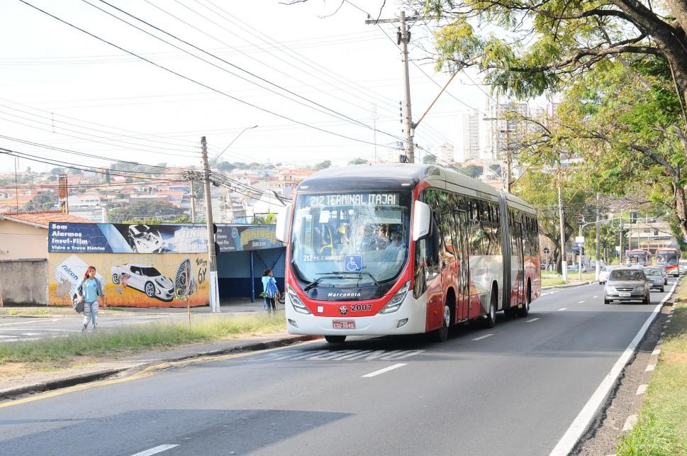 &Ocirc;nibus circula pela Avenida John Boyd Dunlop, no Jardim Londres, que ser&aacute; um dos corredores do BRT ( Cedoc/ RAC)