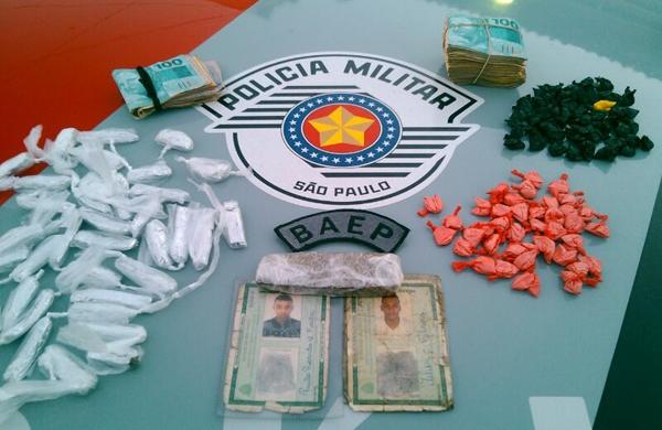 Segundo informa&ccedil;&otilde;es da pol&iacute;cia, cada um dos suspeitos desempenhava uma atividade distinta ( Divulgação/PM)