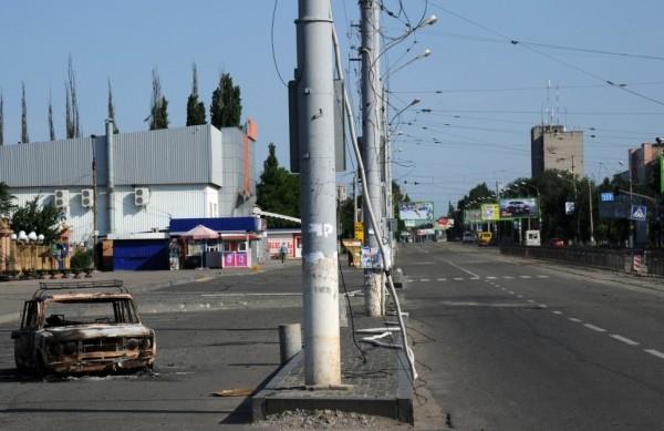 Em Lugansk, as ruas estavam desertas: quase todas as lojas ficaram fechadas (France Presse)