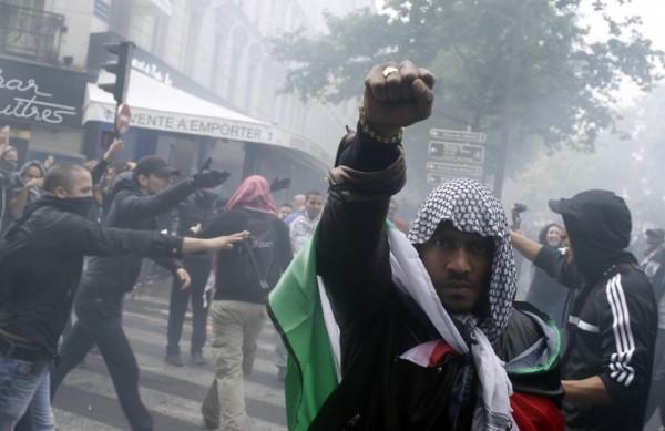 Manifestantes foram dispersados &agrave; for&ccedil;a quando chegaram &agrave; Pra&ccedil;a da Bastilha  (AFP)