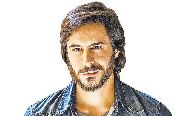 Ricardo Tozzi &eacute; Herval na novela Gera&ccedil;&atilde;o Brasil, uma das novela que mais t&ecirc;m apostado na possibilidade de maior intera&ccedil;&atilde;o com os telespectadores porr
meio de smartphones, al&eacute;m de sites interativos (Divulgação)