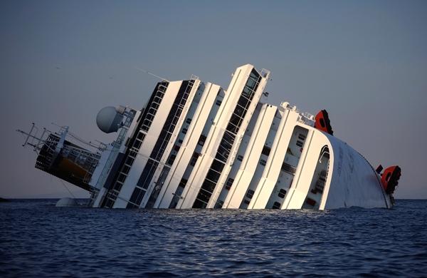 Navio Costa Concordia naufragou após erro de manobra do comandante (France Press)