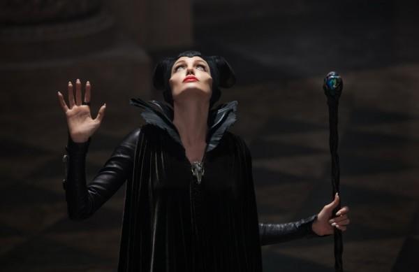 Angelina Jolie em cena do filme 'Mal&eacute;vola', que tem dire&ccedil;&atilde;o de Robert Stromberg ( Divulgação)