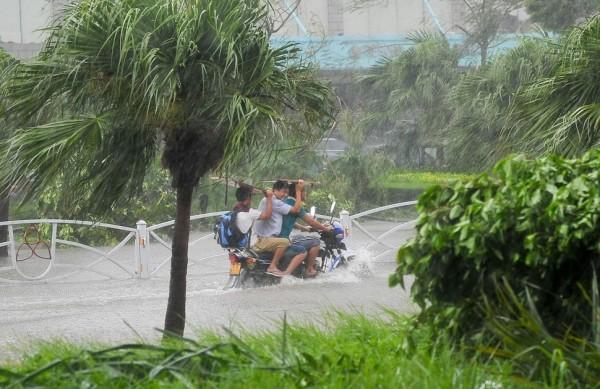 Dezenas de voos foram temporariamente cancelados (CHINA OUT AFP PHOTO)