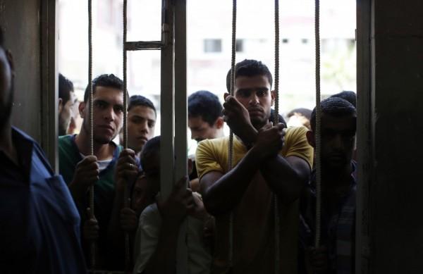 Palestinos em Khan Yunis, no sul da Faixa de Gaza (AFP PHOTO / THOMAS COEX )
