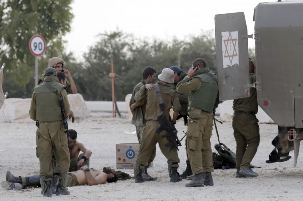 As tropas israelenses intensificaram os ataques terrestres (Jack Guez/France Press)