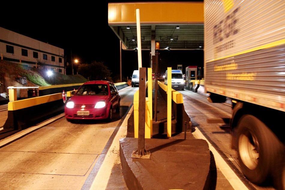 Carro passa por pedágio na Rodovia Anhanguera: monitoramento (Rodrigo Zanotto/Especial para a AAN)