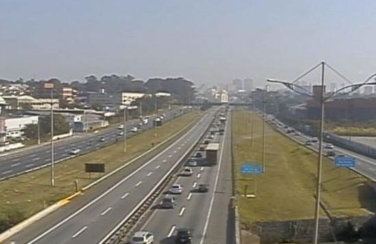 Tr&aacute;fego ficou congestionado por cerca de meia hora, mas j&aacute; foi normalizado.r
 ( Reprodução)