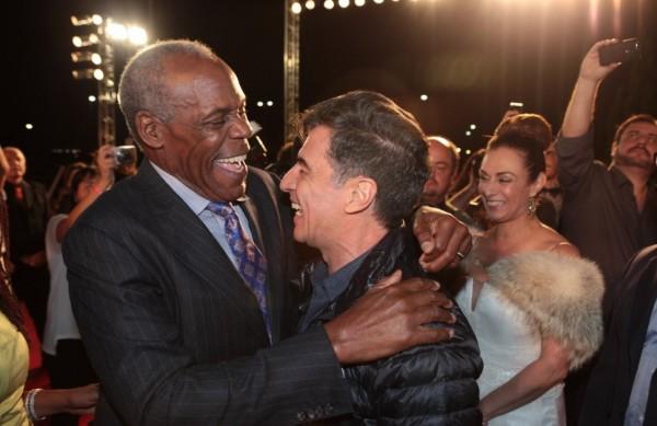 Os atores Danny Glover e Paulo Betti na abertura do Festival de Cinema de Paul&iacute;nia ( Rodrigo Zanotto/ Especial para a AAN)